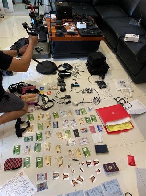 Cops arrest American, 3 Pinays for making porn video in Pampanga.